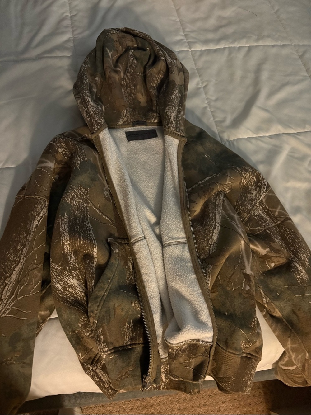Women’s Short Hooded Camouflage Sherpa-Lined Jacket - Olive Brown